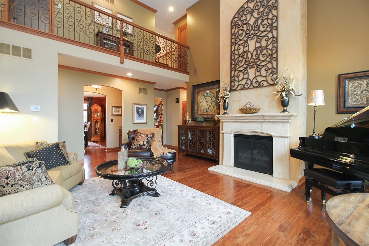8895 Crooked Bend, St. John, IN 46373