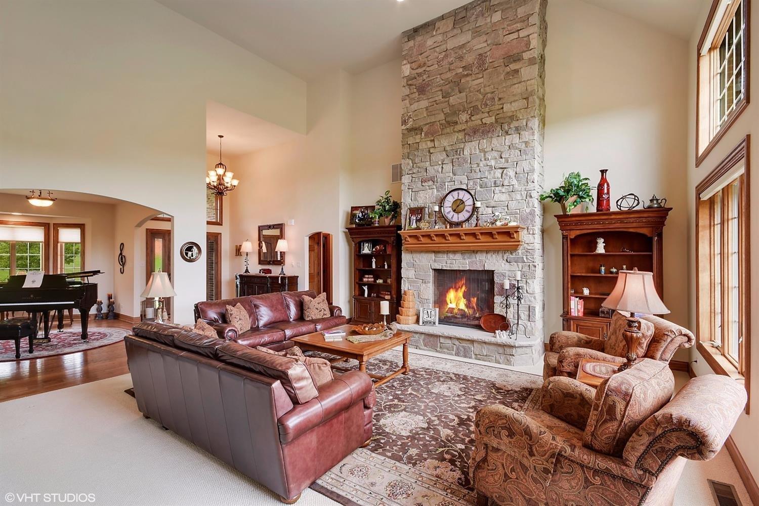 8955 Hillside Drive, St. John, IN 46373