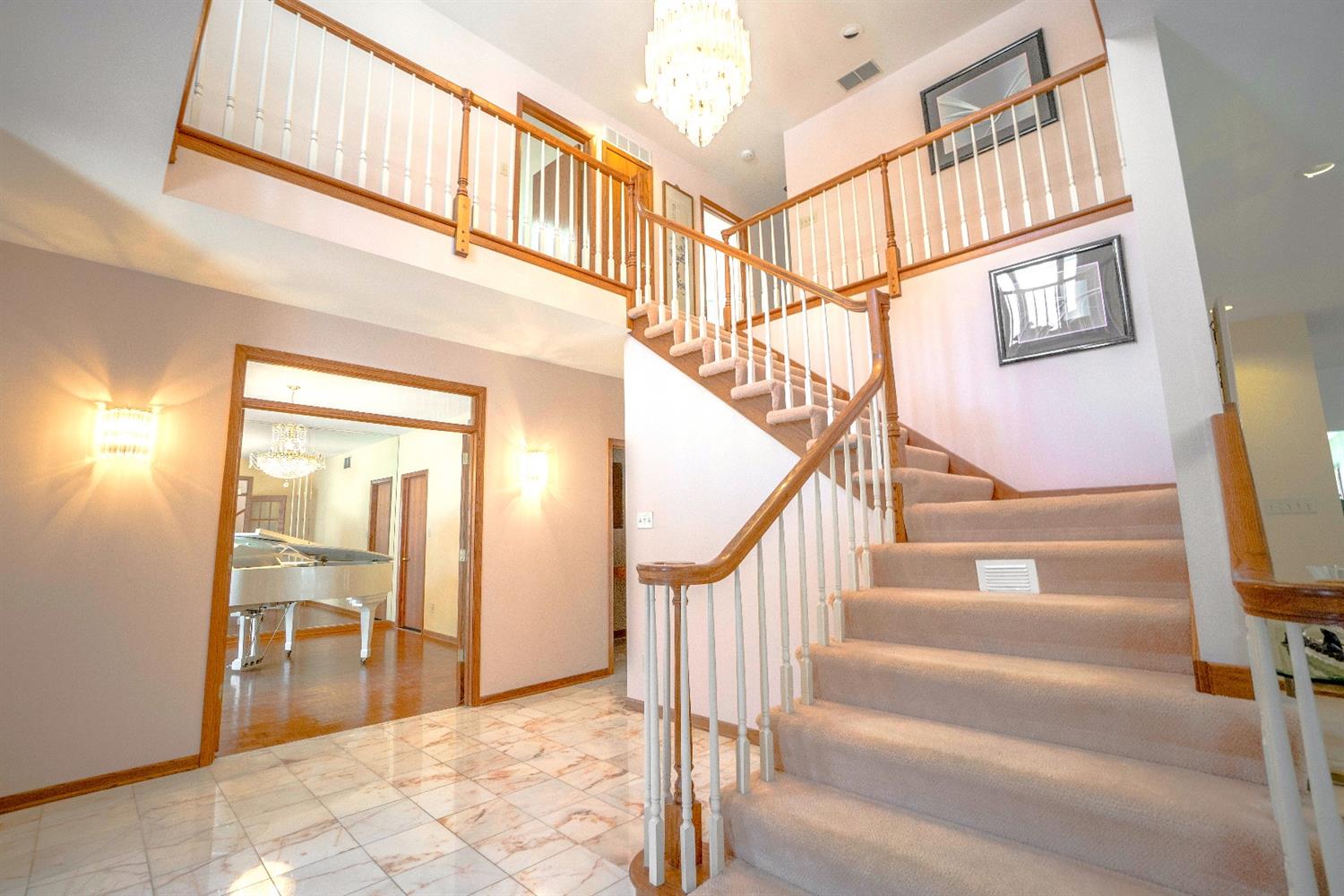 1237 Inverness Court, Schererville, IN 46375