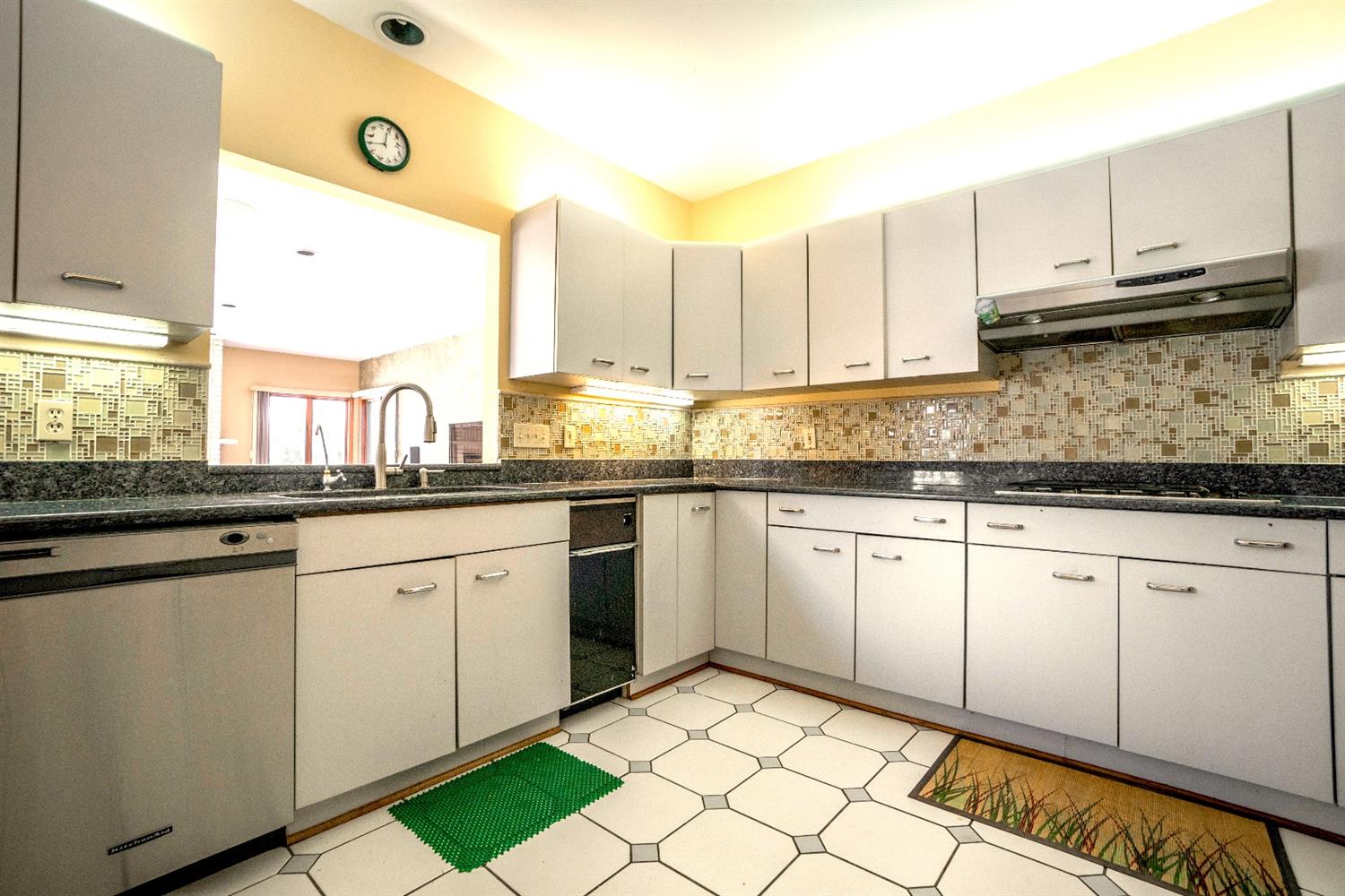 1237 Inverness Court, Schererville, IN 46375