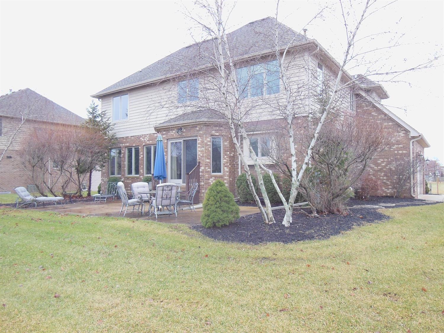 1118 Stonebridge Drive, Schererville, IN 46375