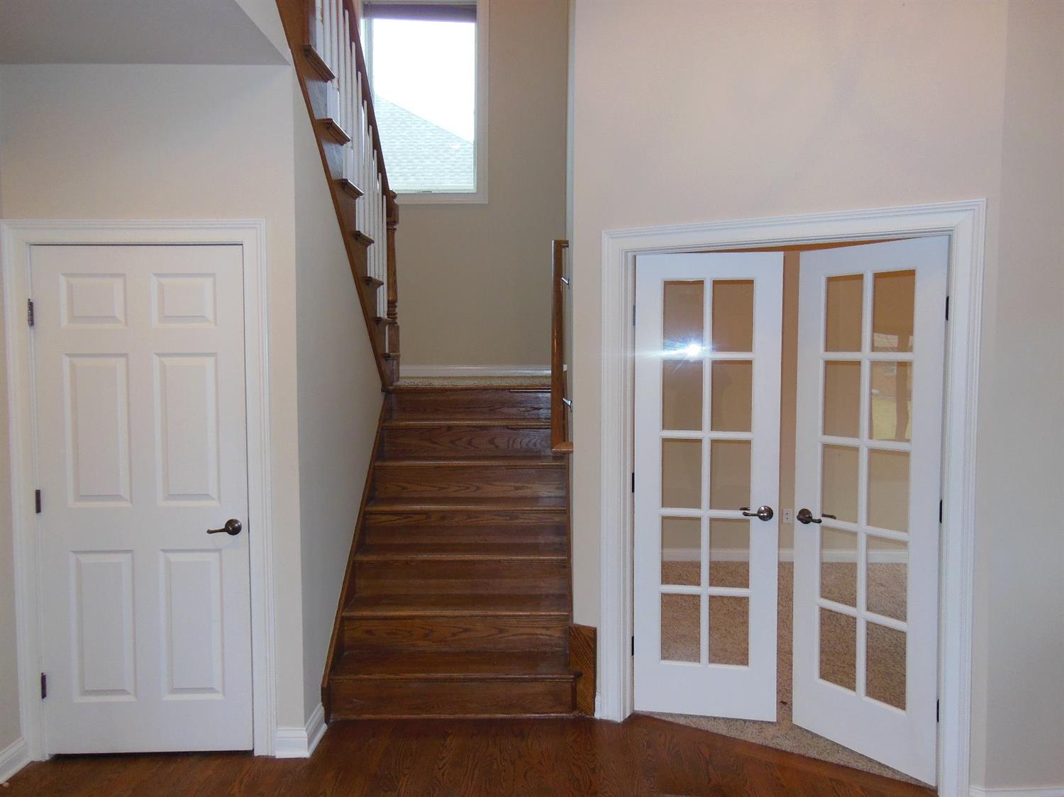 1118 Stonebridge Drive, Schererville, IN 46375
