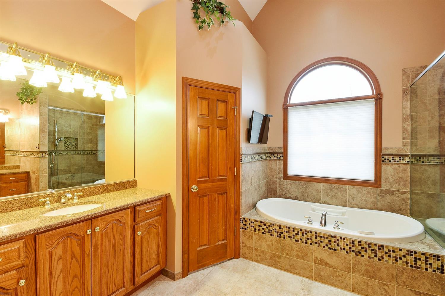 2200 Wittmer Lane, Valparaiso, IN 46383