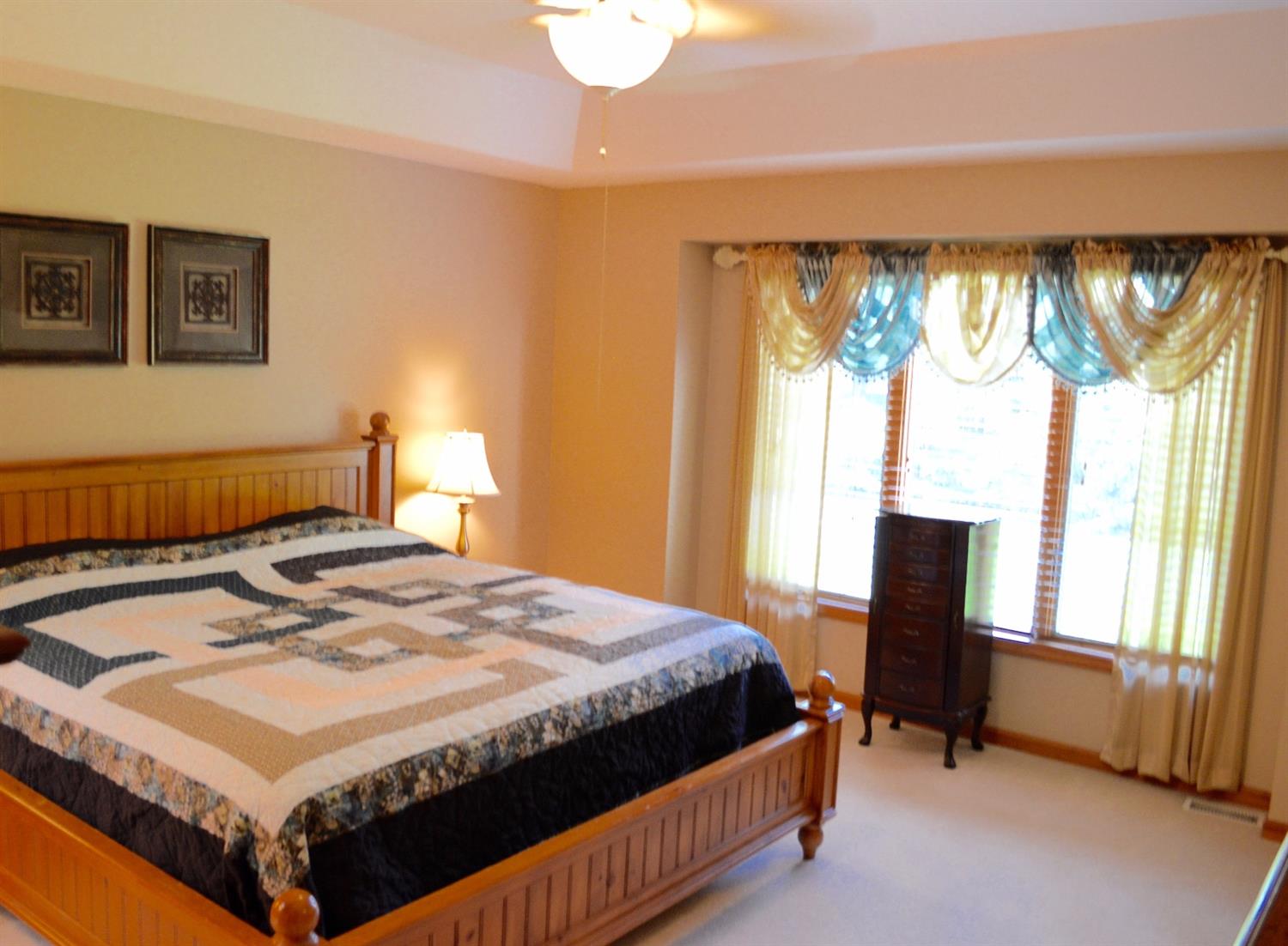 2508 Inverness Dr, Valparaiso, IN 46383