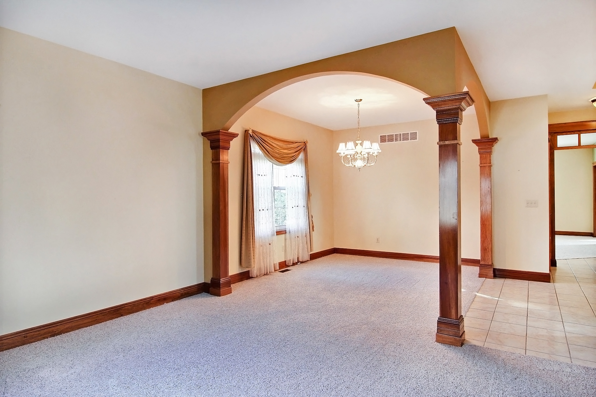 2100 Sherwood Drive, Valparaiso, IN 46385