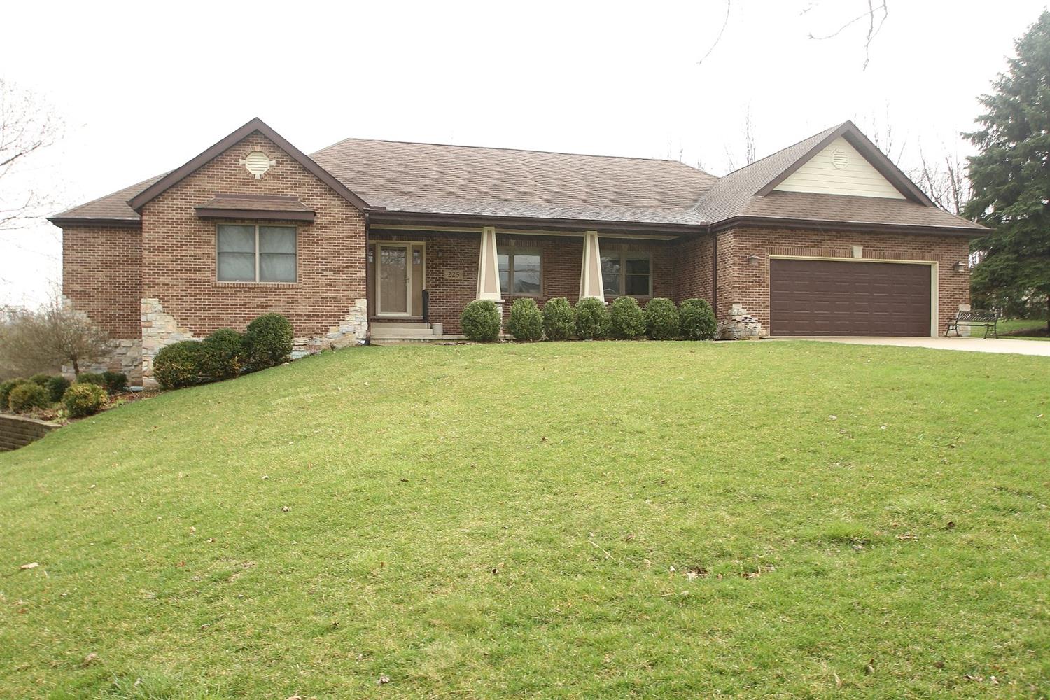225 Shorewood Drive, Valparaiso, IN 46385