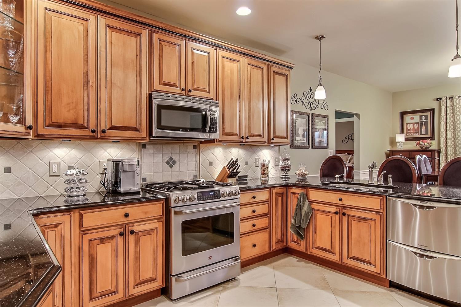 2753Vivante Dr, Valparaiso, IN 46385