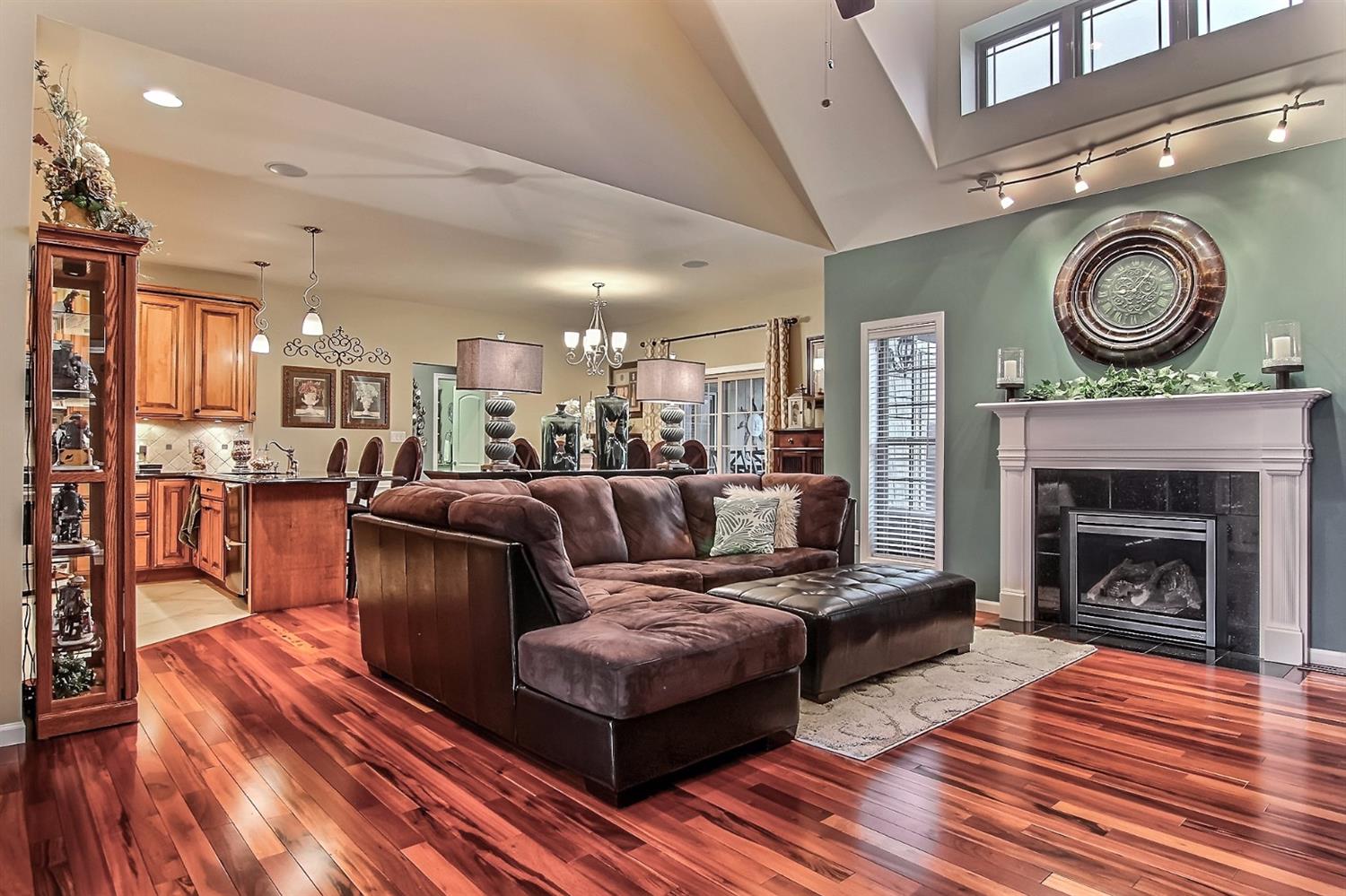 2753Vivante Dr, Valparaiso, IN 46385