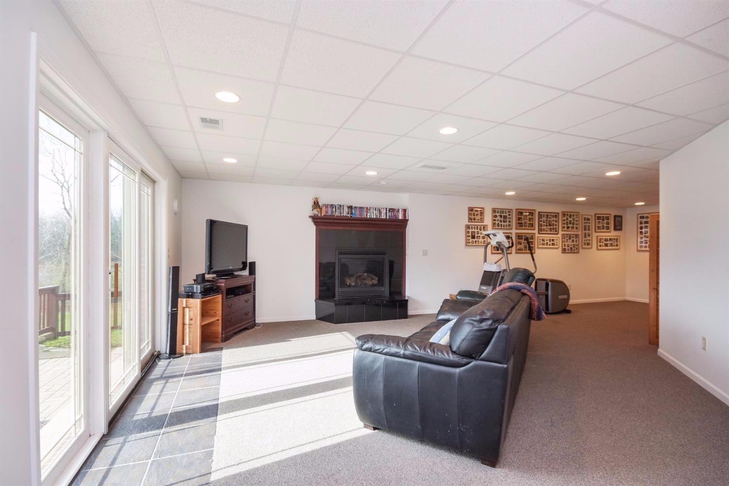 84 Liberty Lakes Drive, Valparaiso, IN 46385