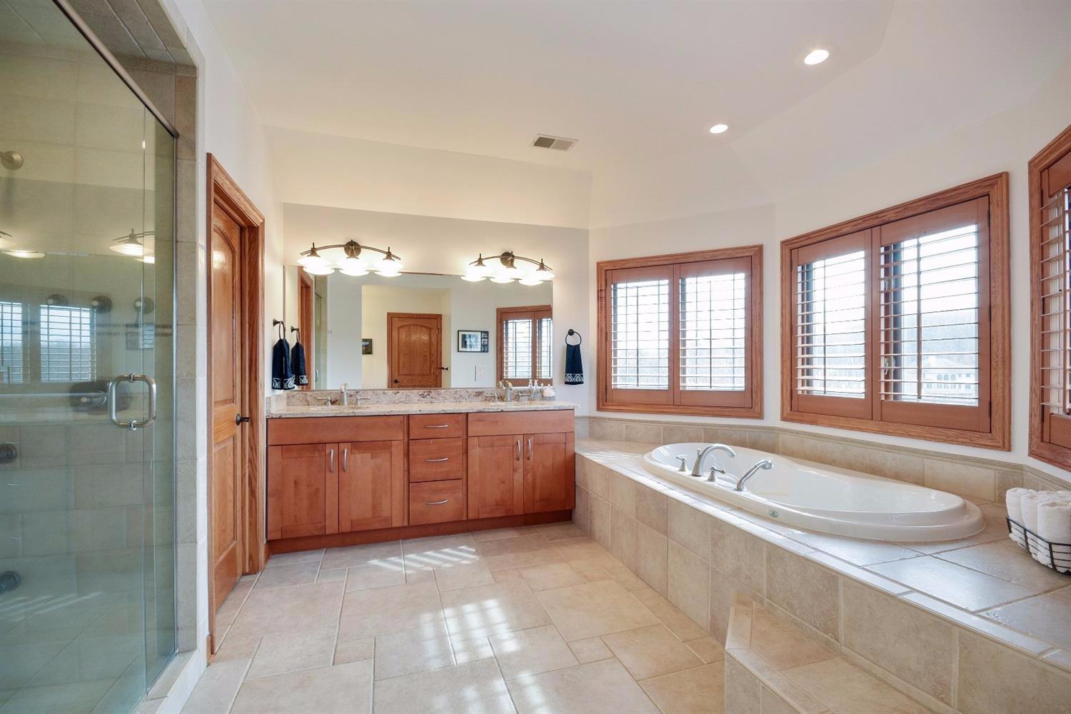 84 Liberty Lakes Drive, Valparaiso, IN 46385