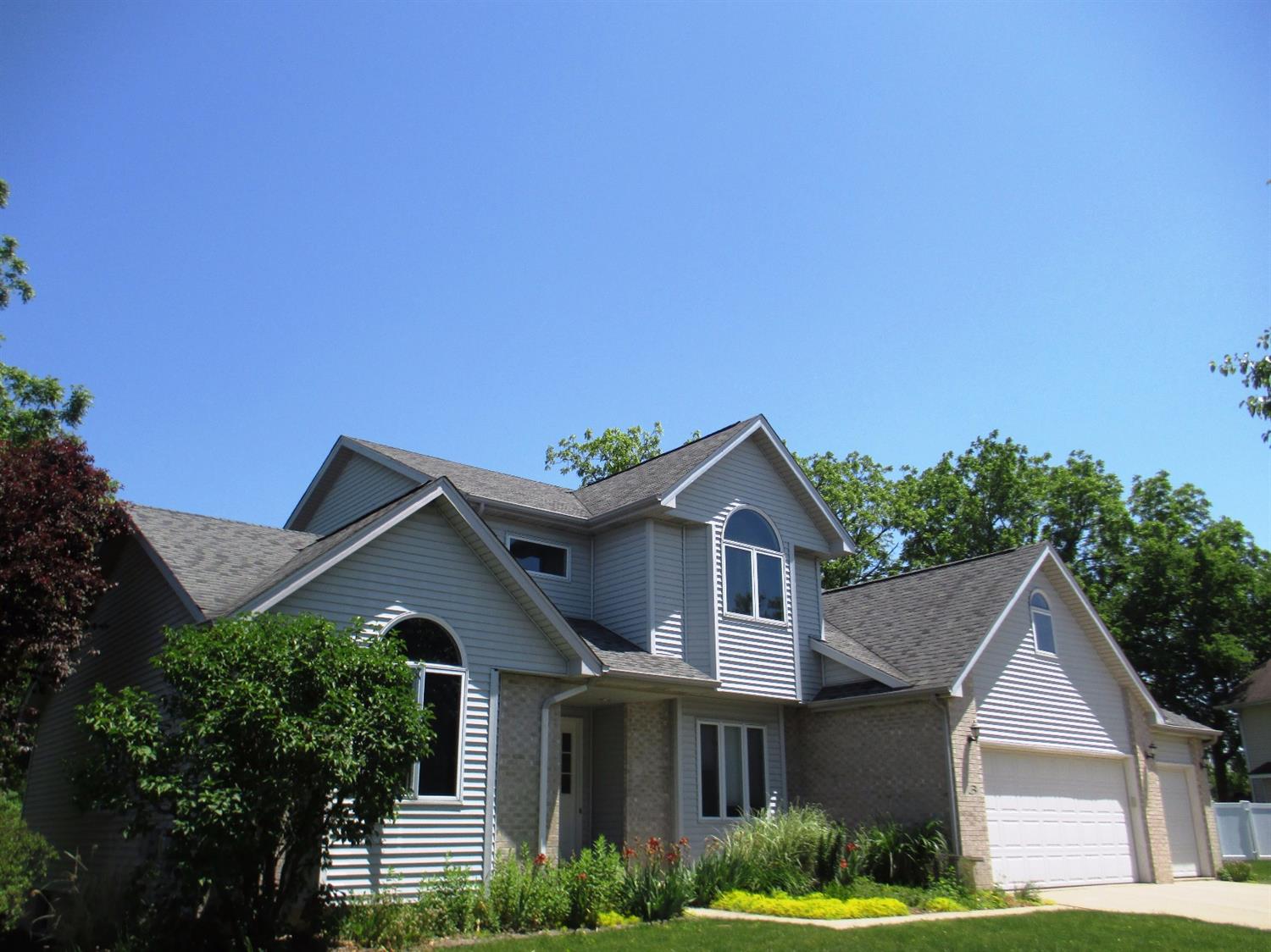 3 Covington Dr, Valparaiso, IN 46385