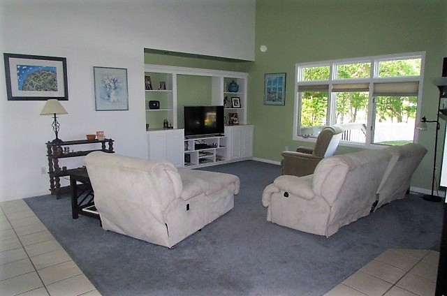 3 Covington Dr, Valparaiso, IN 46385