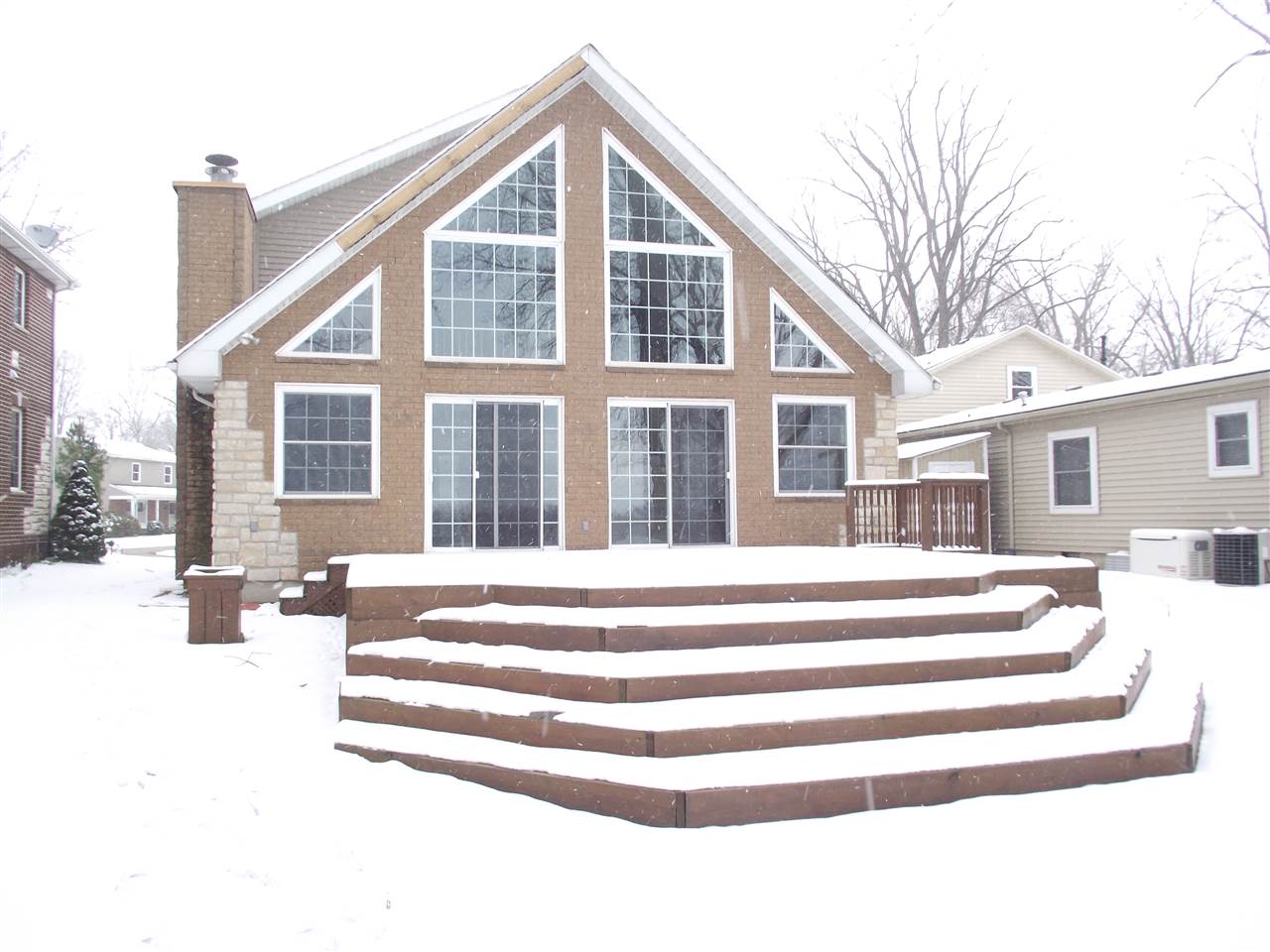 3261 Lake Shore Dr, Bremen, IN 46506