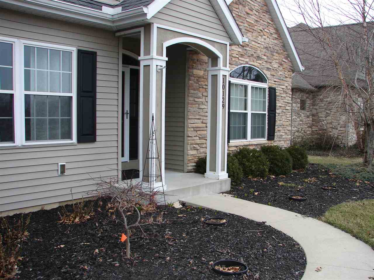 10129 WESCOTT DR, Granger, IN 46530