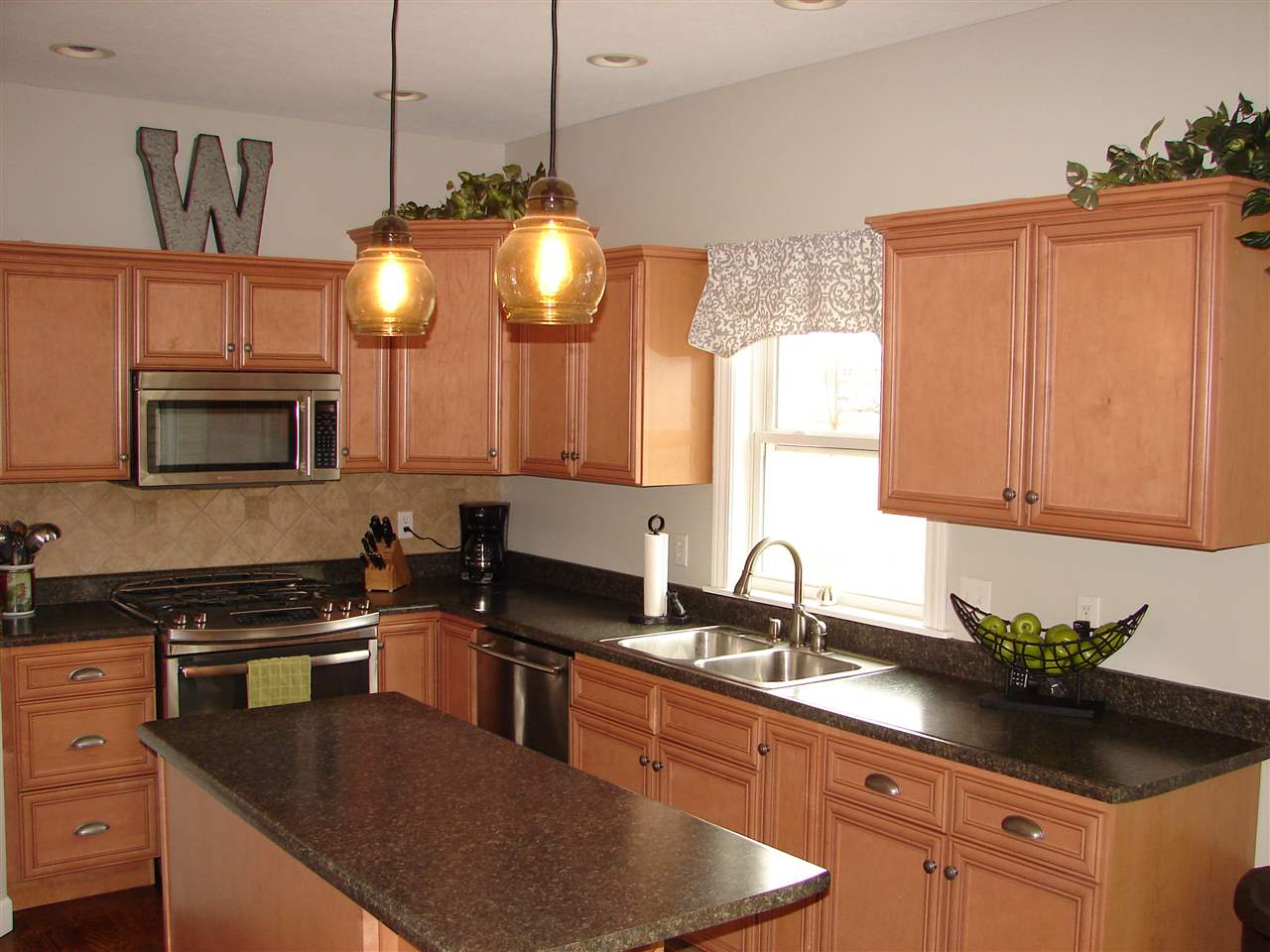 10129 WESCOTT DR, Granger, IN 46530