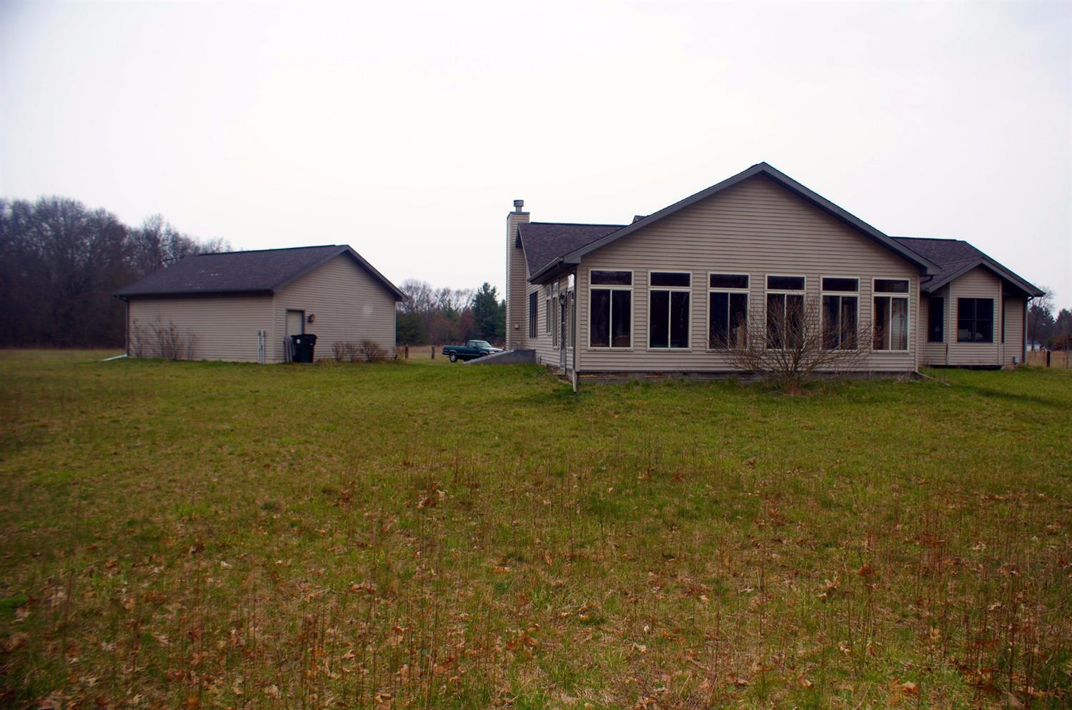 8765 E 25 N, Knox, IN 46534