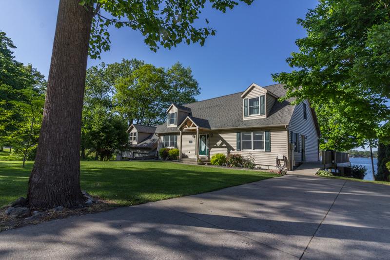 7557 East Lake Park Avenue, New Carlisle, IN 46552