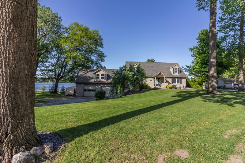 7557 East Lake Park Avenue, New Carlisle, IN 46552