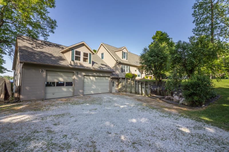 7557 East Lake Park Avenue, New Carlisle, IN 46552