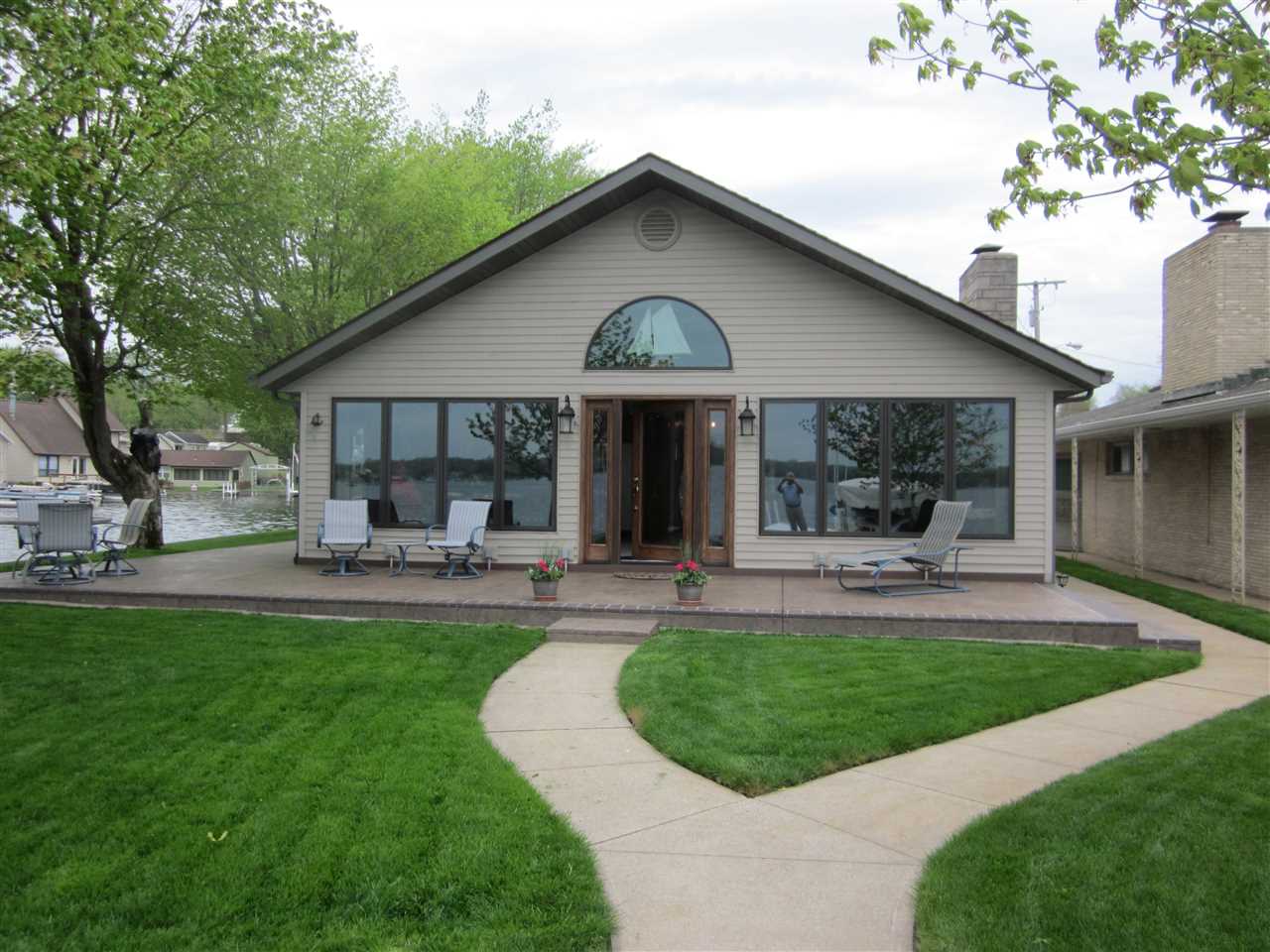 427 E South St, North Webster, IN 46555