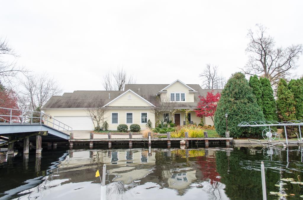 5837 E Island, Syracuse, IN 46567
