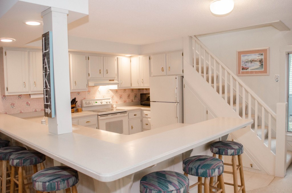 8633 E Black Point, Syracuse, IN 46567