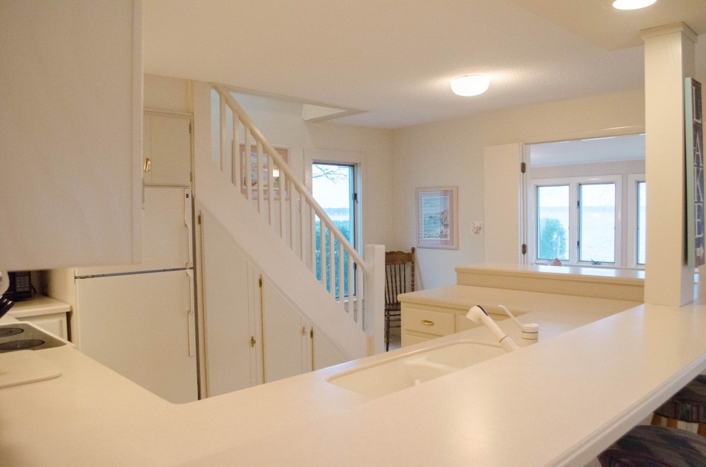 8633 E Black Point, Syracuse, IN 46567