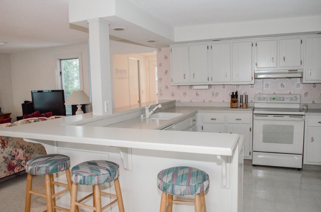 8633 E Black Point, Syracuse, IN 46567