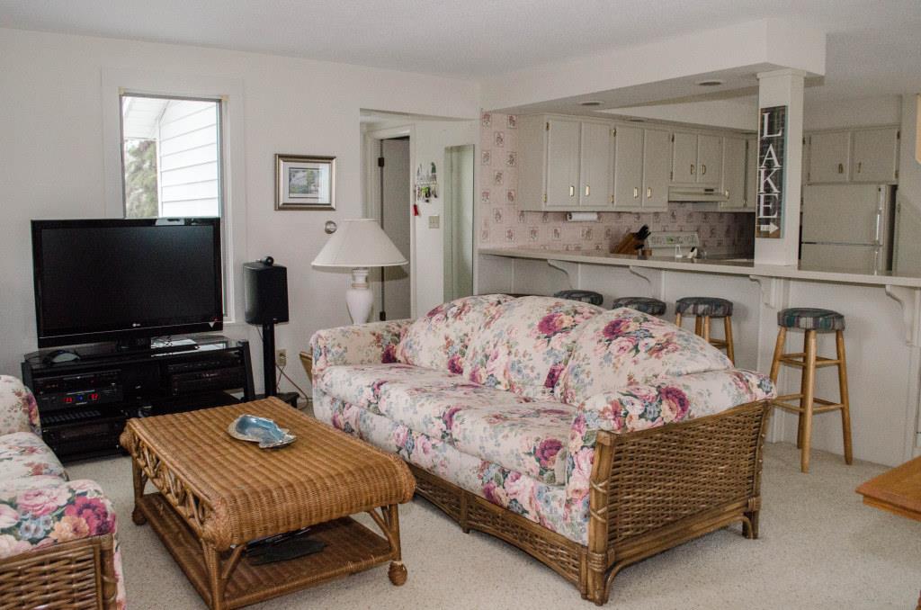 8633 E Black Point, Syracuse, IN 46567