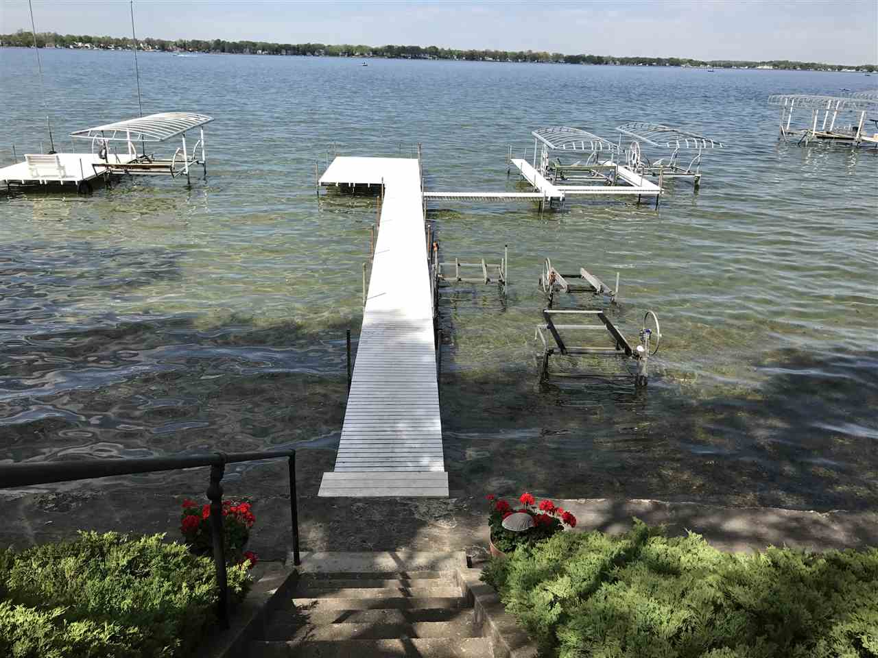 11531 N Ogden Point Road, Syracuse, IN 46567