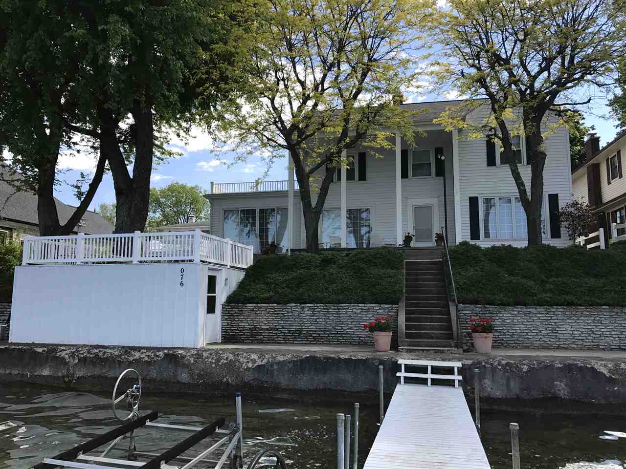 11531 N Ogden Point Road, Syracuse, IN 46567