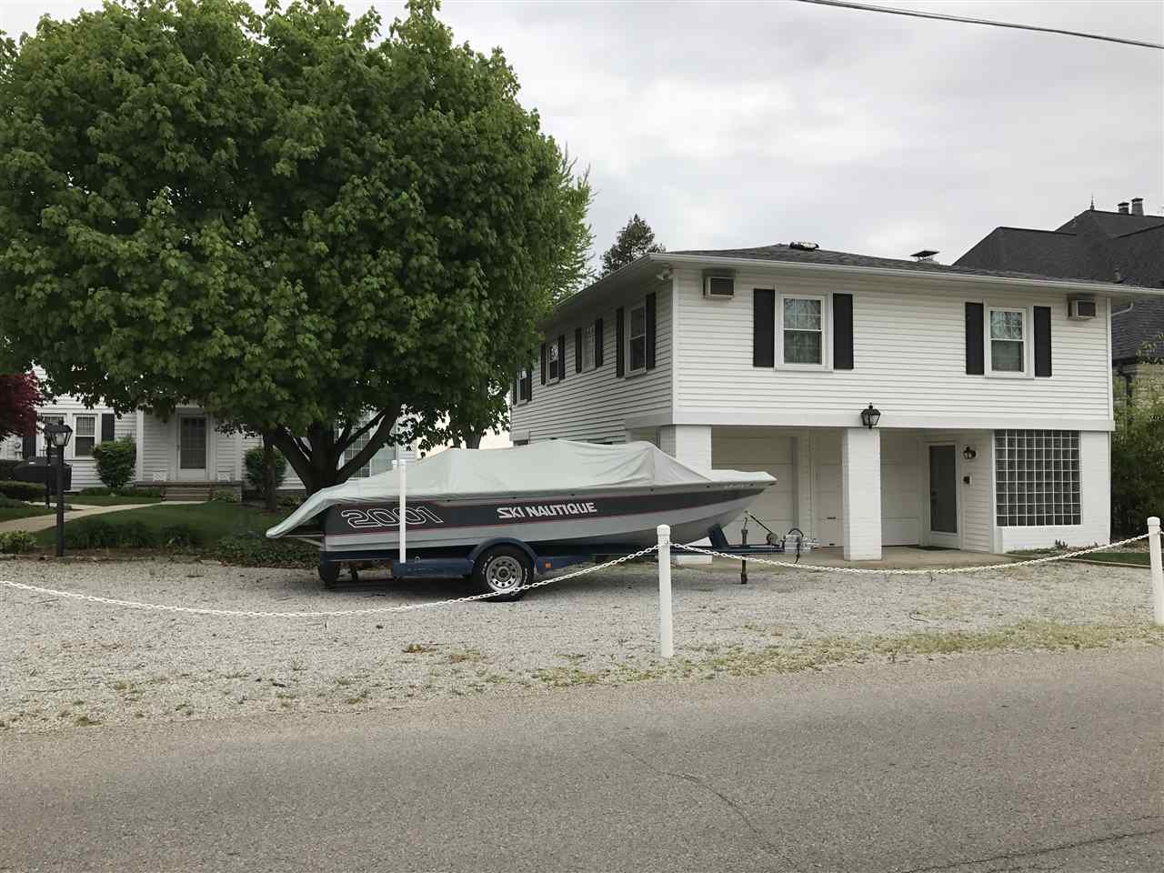 11531 N Ogden Point Road, Syracuse, IN 46567