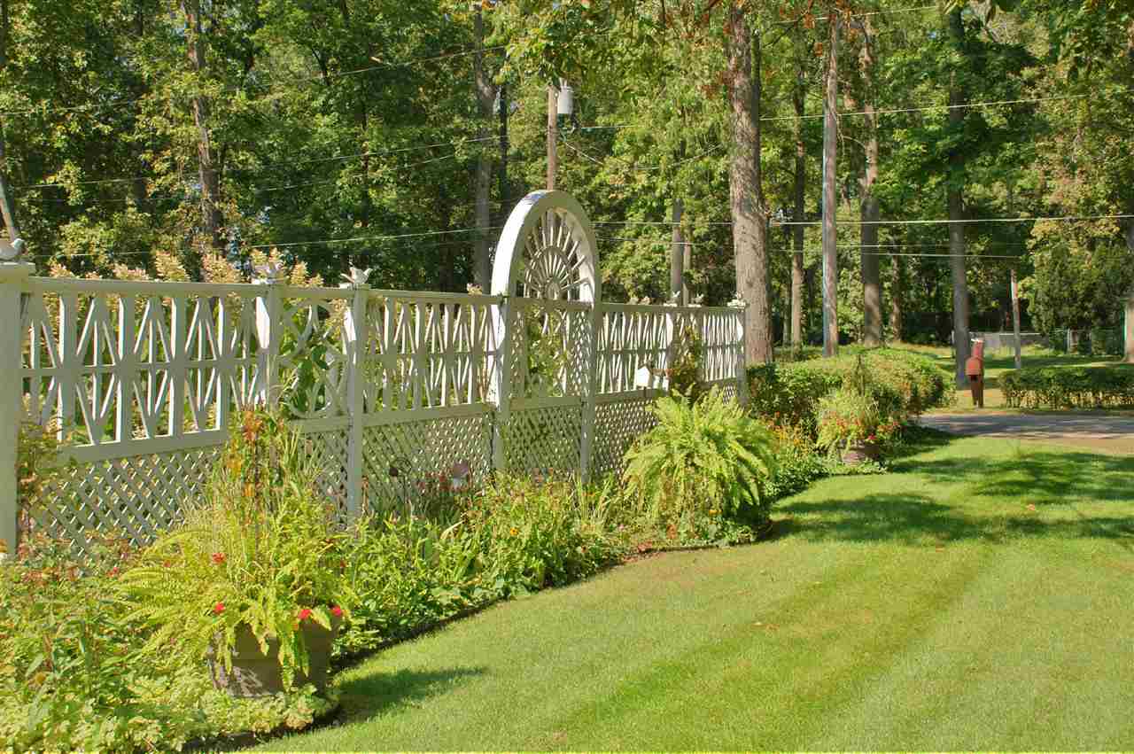 6285 E Pickwick Park Drive, Syracuse, IN 46567