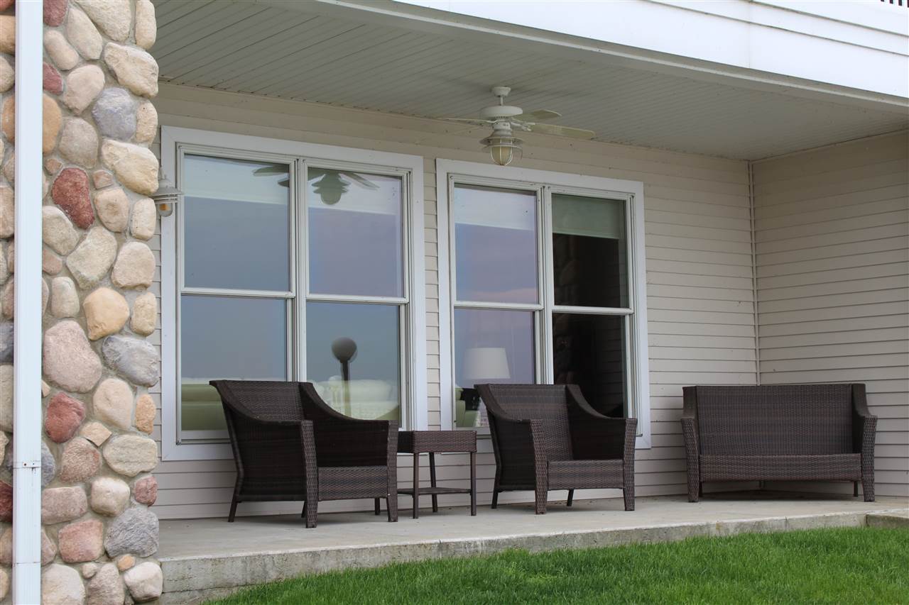9042 E Hatchery Road, Syracuse, IN 46567