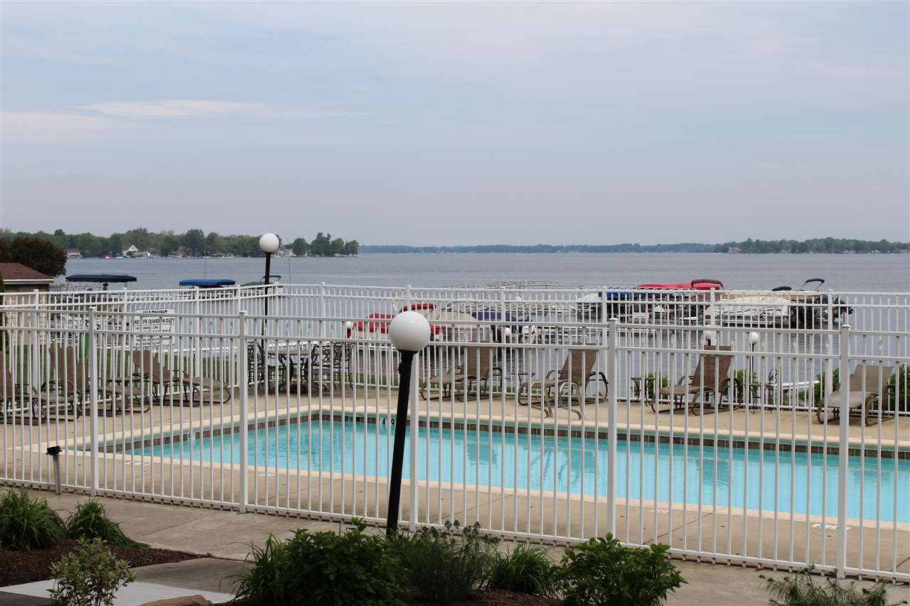 9042 E Hatchery Road, Syracuse, IN 46567