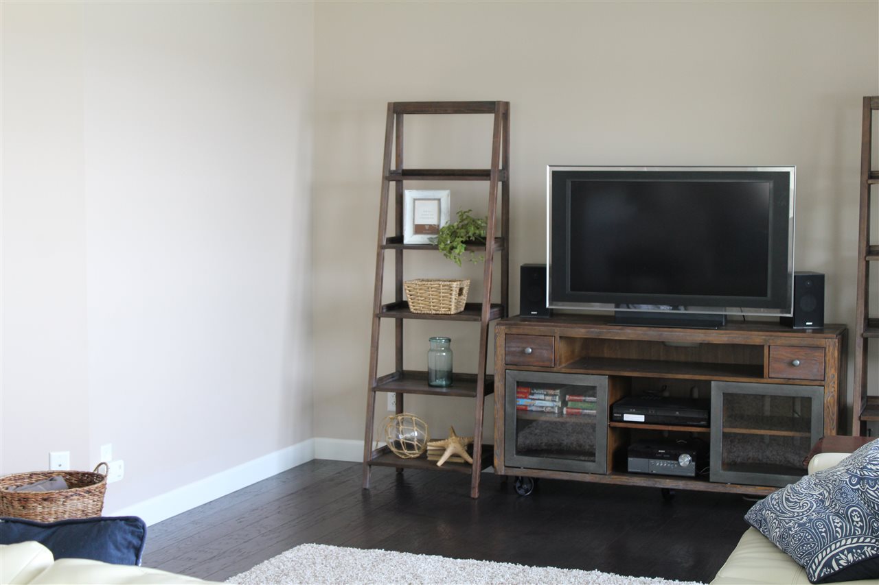 9042 E Hatchery Road, Syracuse, IN 46567
