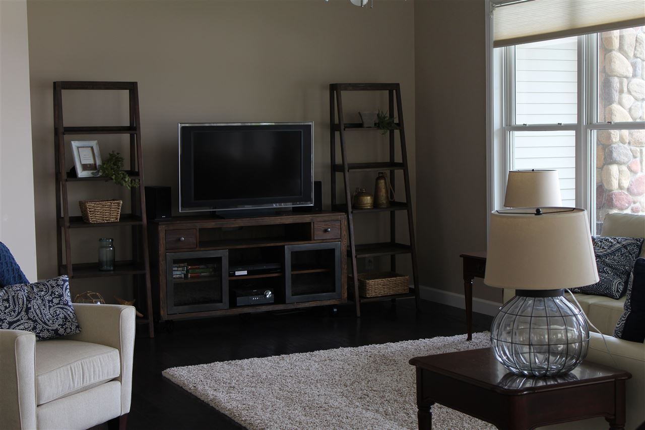 9042 E Hatchery Road, Syracuse, IN 46567