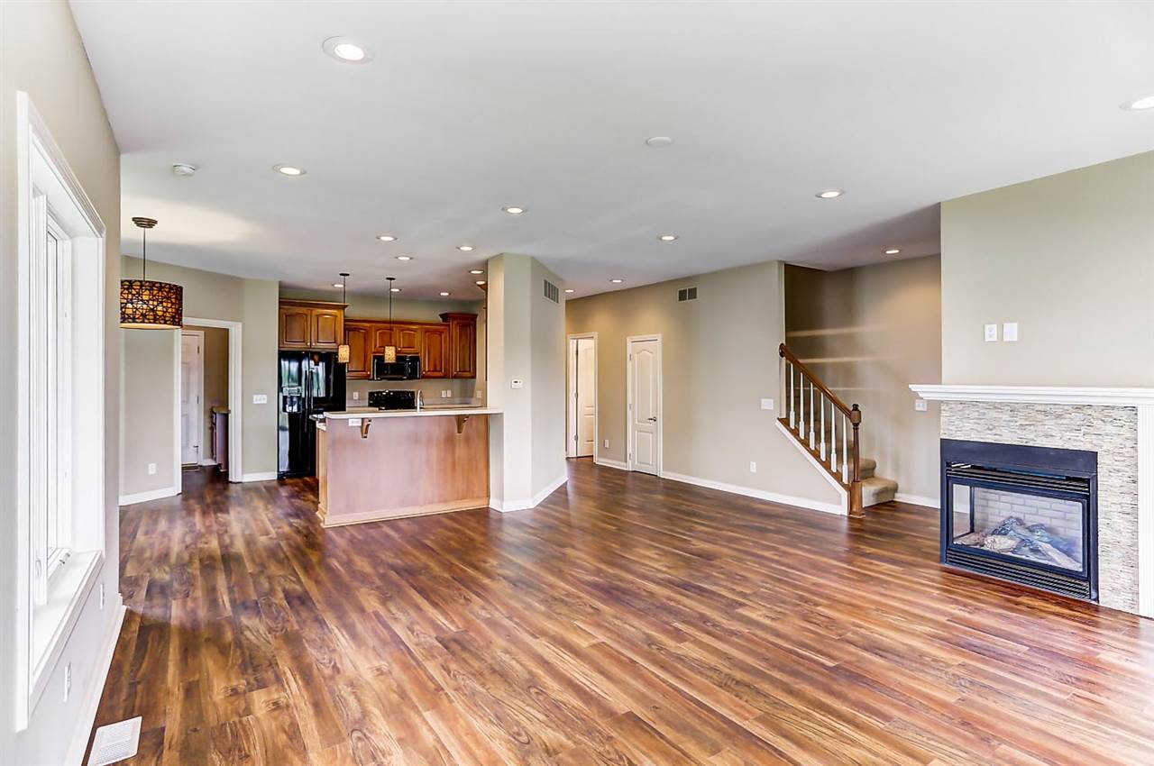 5875 Pickwick Rd, Syracuse, IN 46567