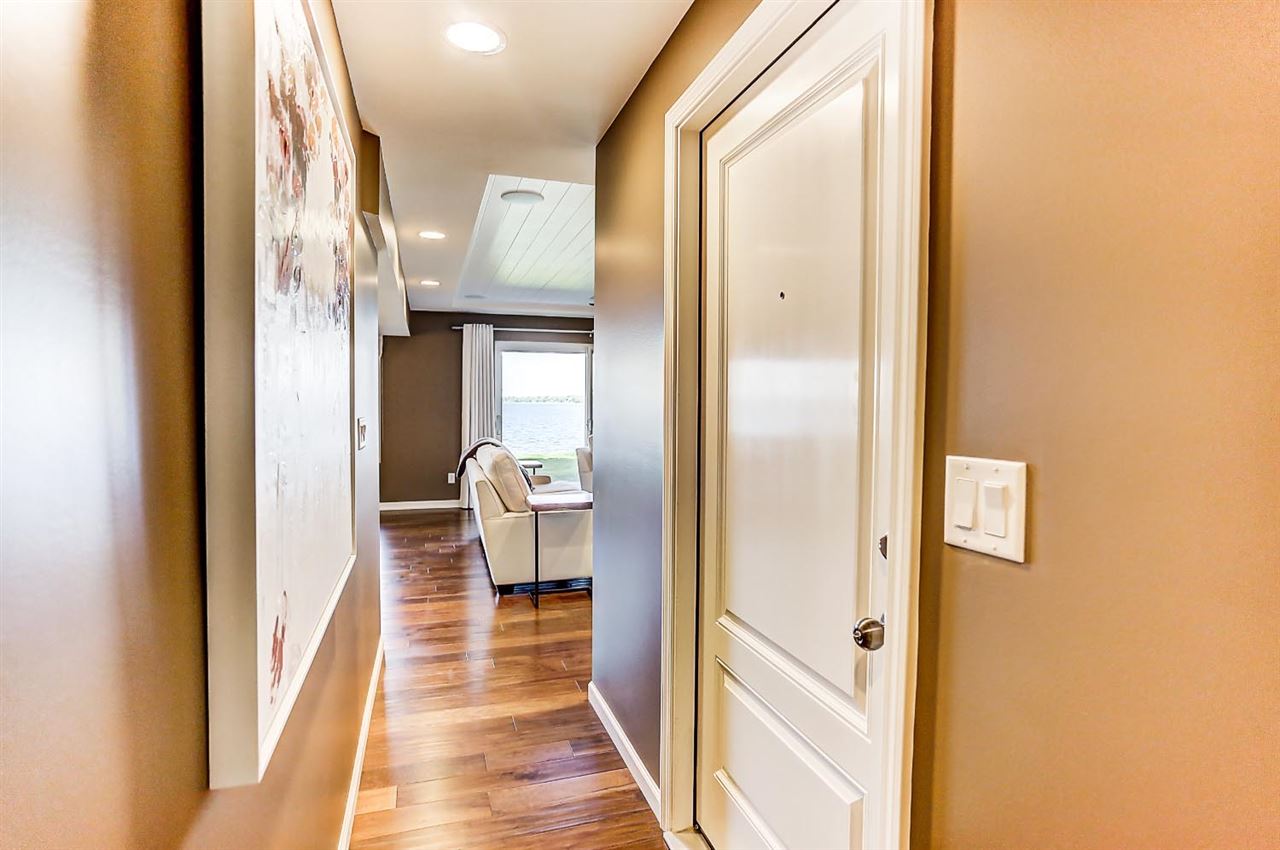 8942 E HATCHERY Road, Syracuse, IN 46567