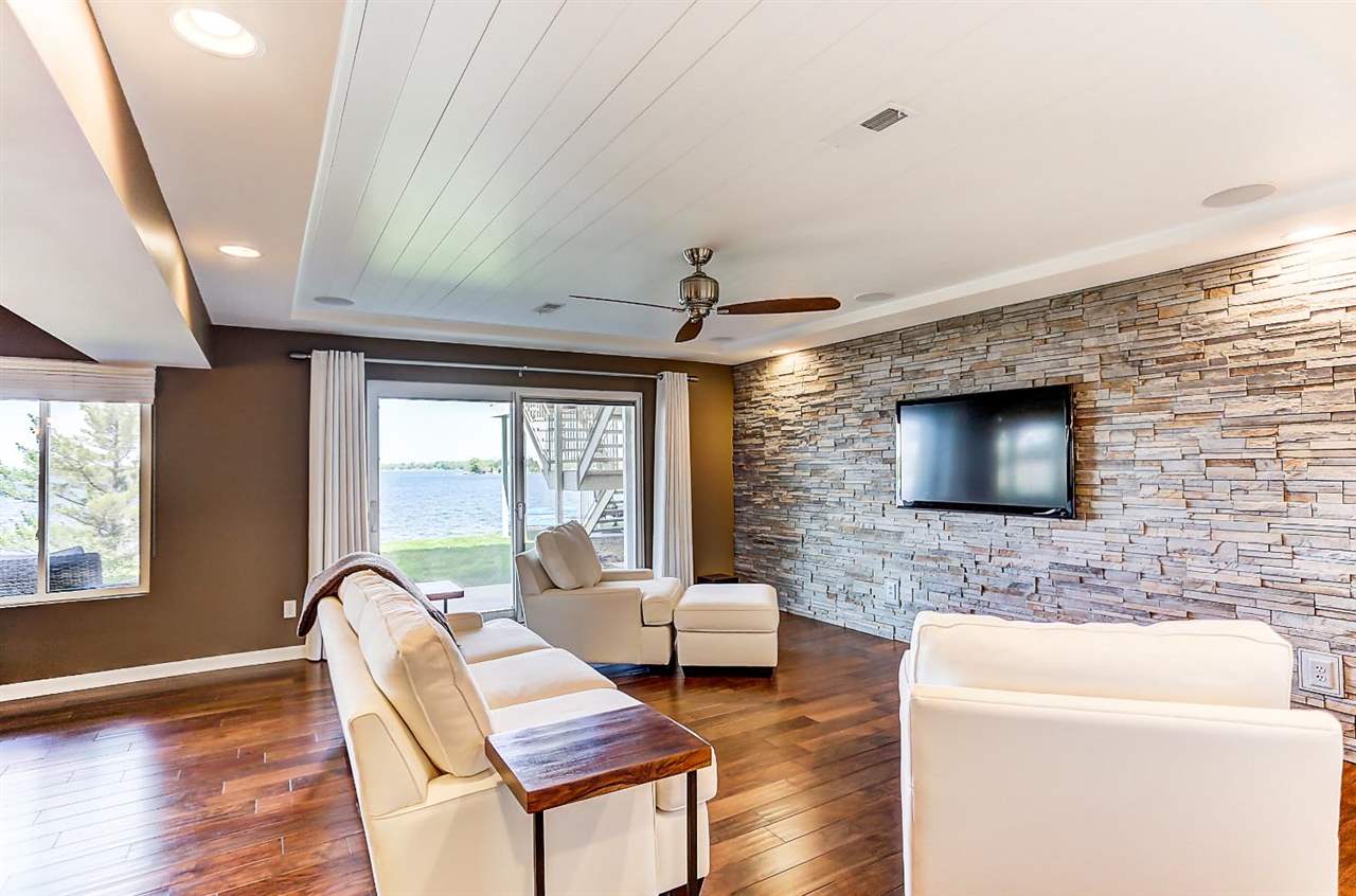 8942 E HATCHERY Road, Syracuse, IN 46567