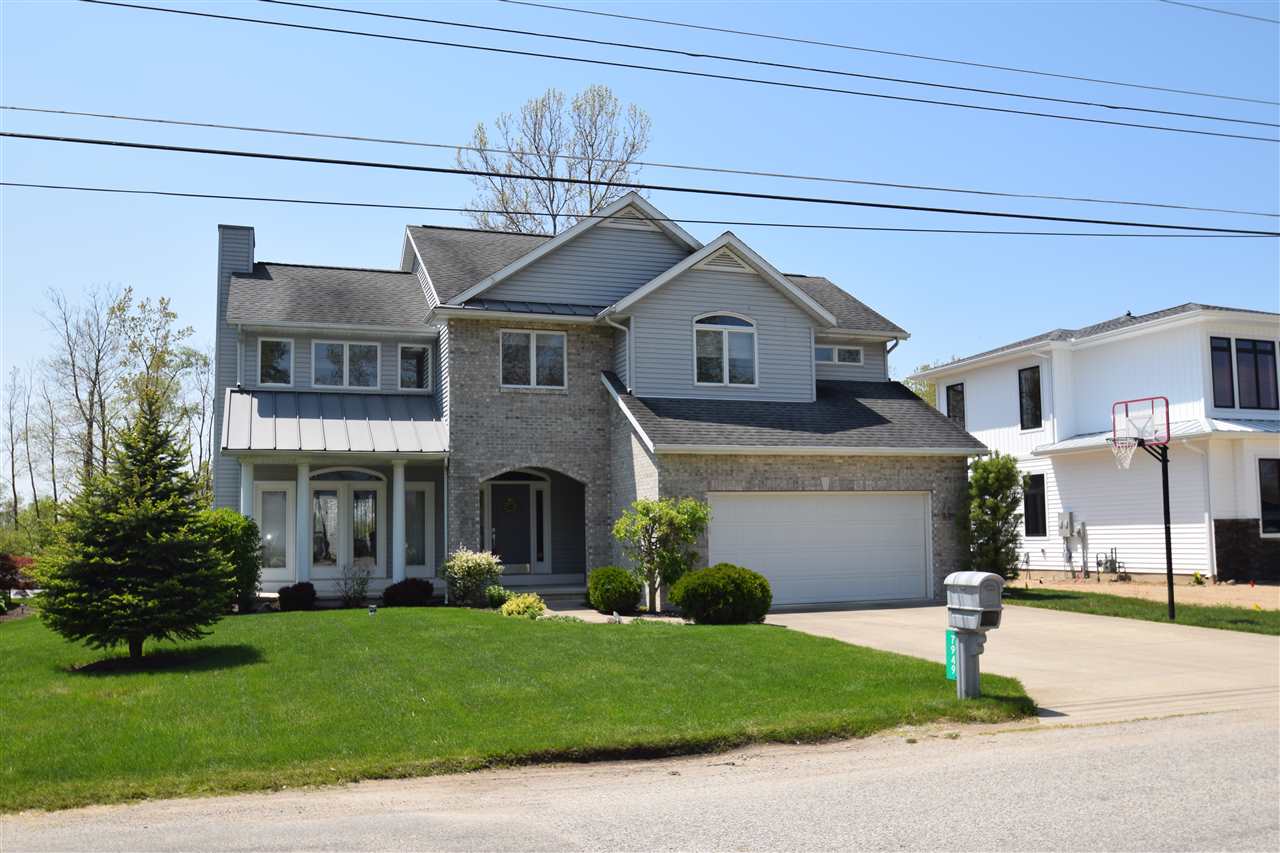 7949 E Cherokee, Syracuse, IN 46567