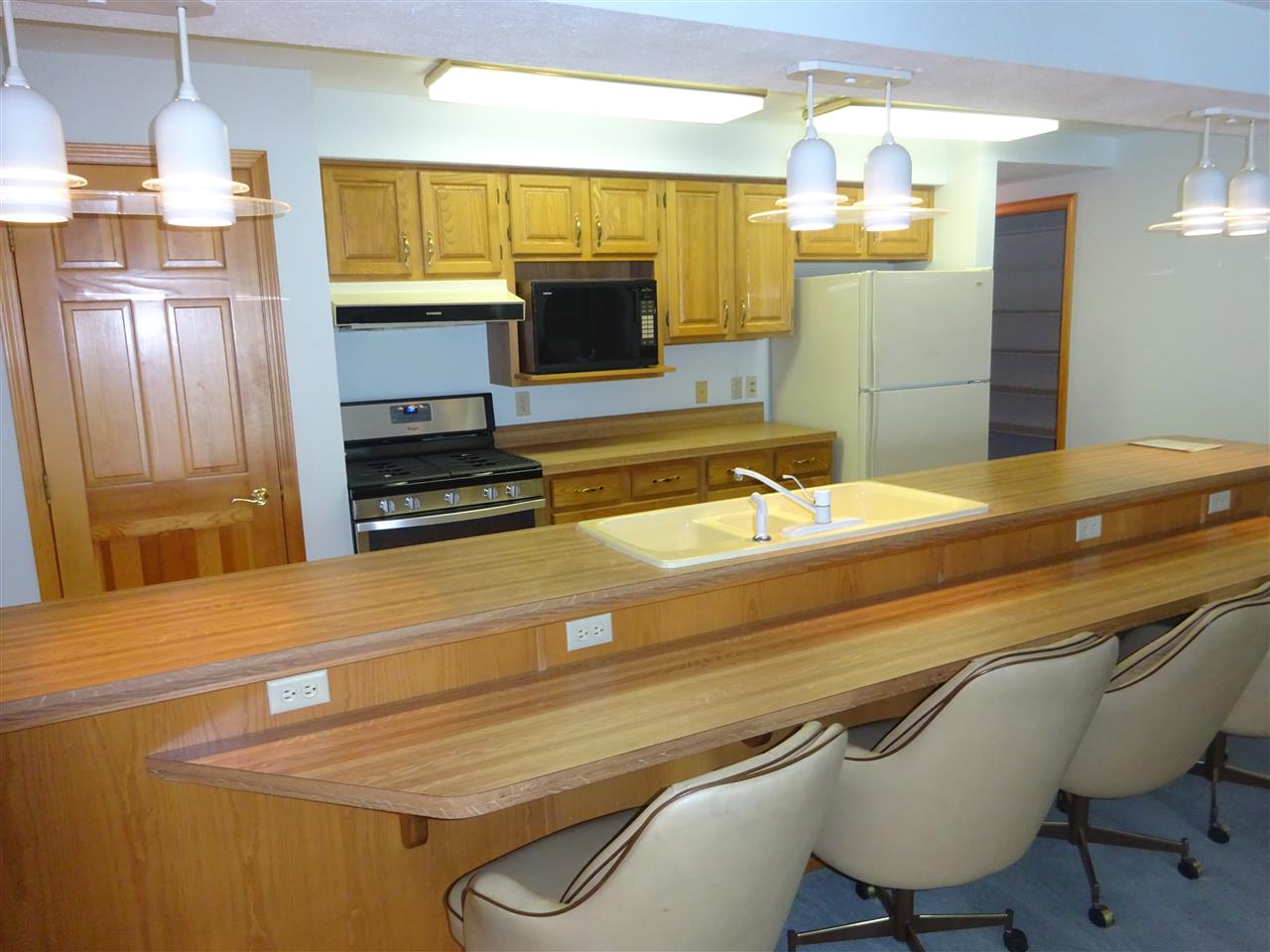 12275 N Ogden Point Road, Syracuse, IN 46567