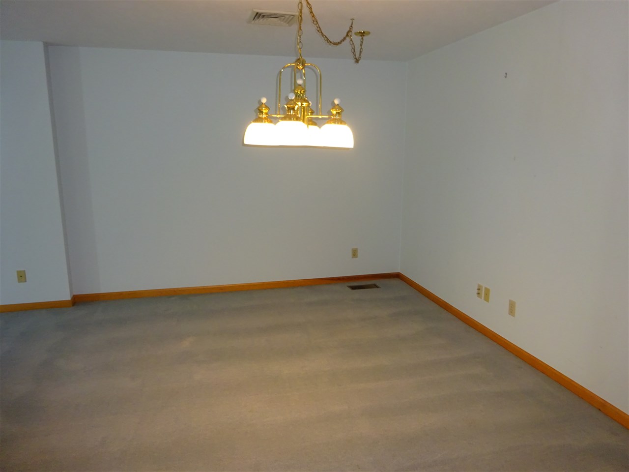 12275 N Ogden Point Road, Syracuse, IN 46567