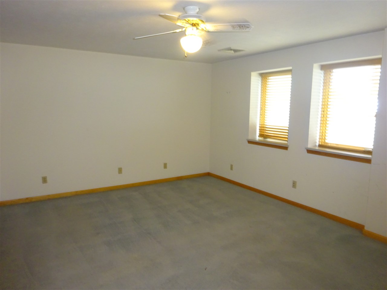 12275 N Ogden Point Road, Syracuse, IN 46567