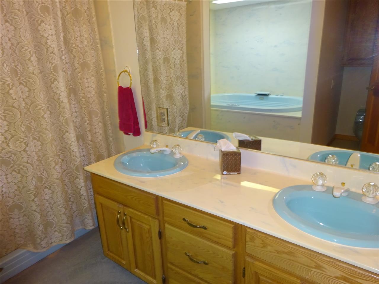 12275 N Ogden Point Road, Syracuse, IN 46567