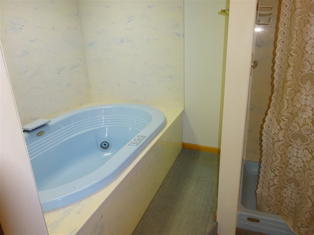 12275 N Ogden Point Road, Syracuse, IN 46567