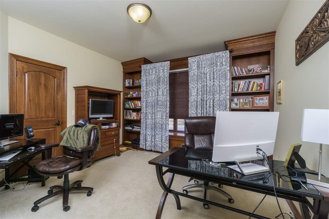 18070 Abington Ct, South Bend, IN 46637