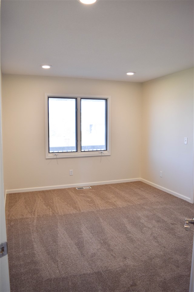 2122 Palace Court, Auburn, IN 46706