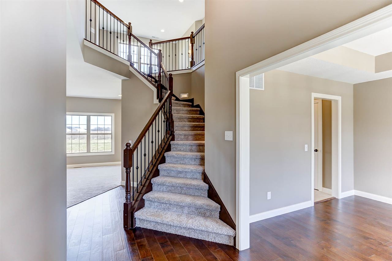 18916 Roselle Cove, Auburn, IN 46706