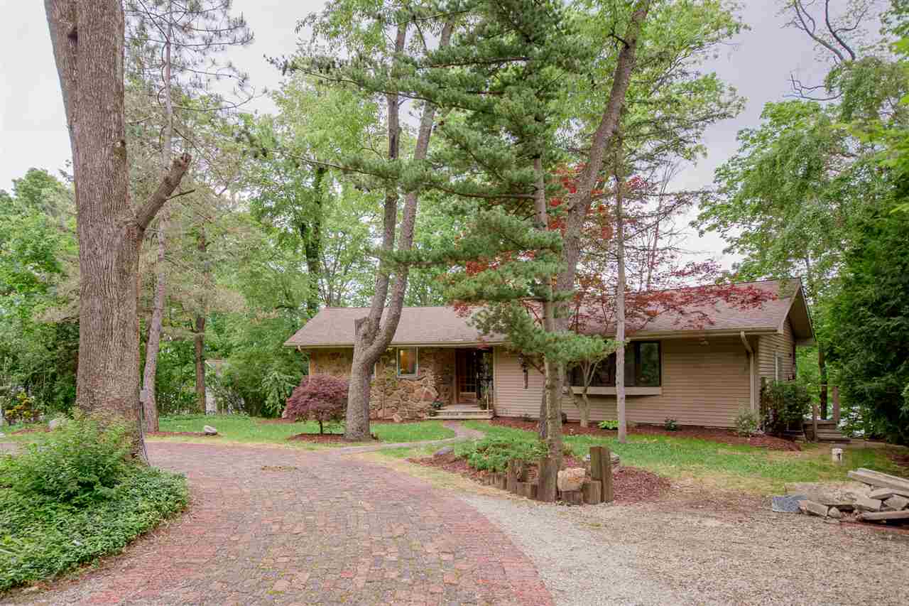 2275 E Crampton Rd, Columbia City, IN 46725